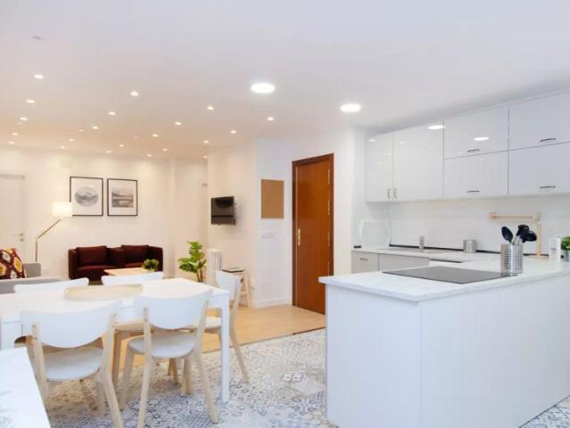 Room for rent in 8 bedroom apartment in Salamanca