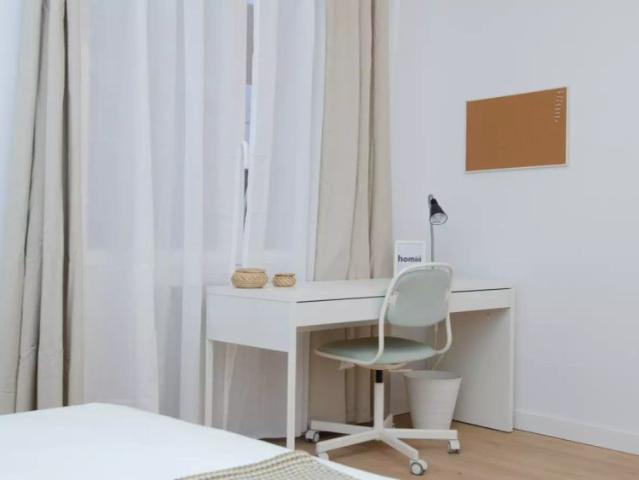 Room for rent in 8 bedroom apartment in Salamanca