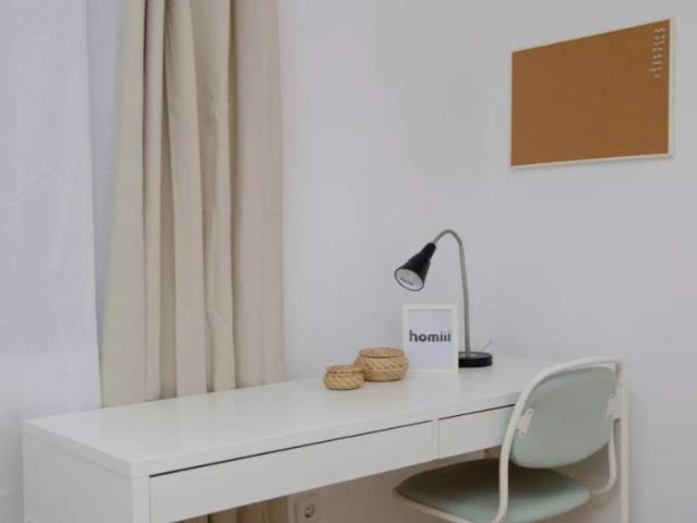 Room for rent in 8 bedroom apartment in Salamanca