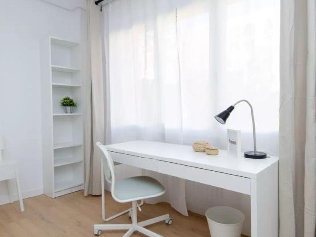 Room for rent in 8 bedroom apartment in Salamanca
