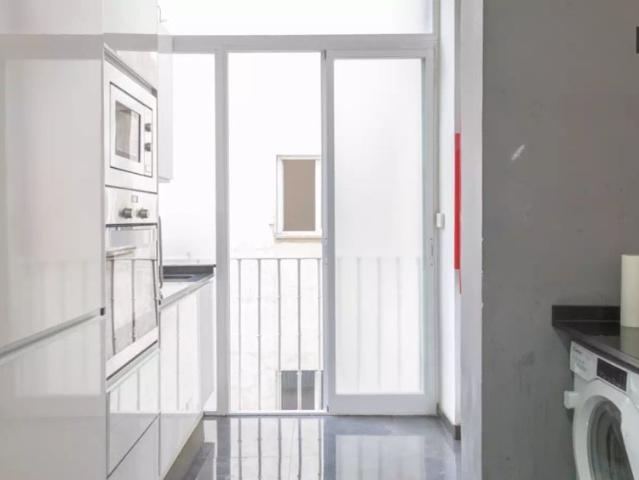 Room for rent in 9 bedroom apartment!