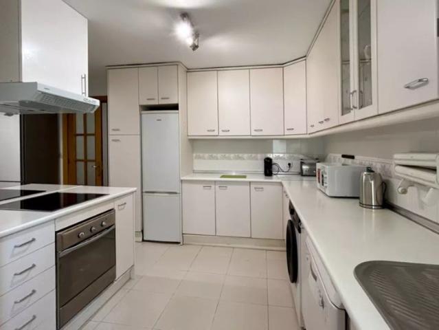 Room for rent in 9 bedroom apartment in Chamberí