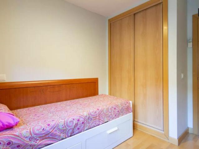 Room for rent to professionals in 2 bedroom apartment near Pozuelo Train station in Pozuelo De Alarcón