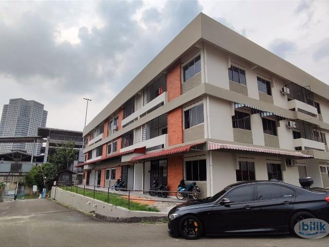 Room for rentlow deposit middle room walking distance to ciq, johor bahru