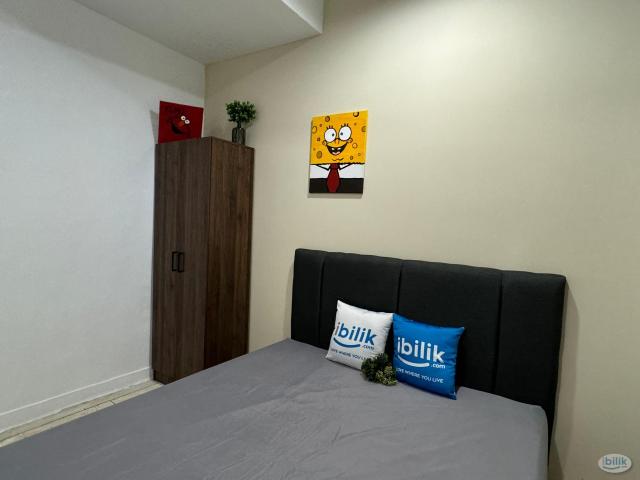 ROOM FOR RENTLOW DEPOSITCool Living Middle Room Walking Distance to CIQ, Johor Bahru