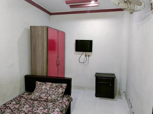 Room for single male batchular Karim block iqbal town Lahore ALLAMA IQBAL TOWN ID 85870