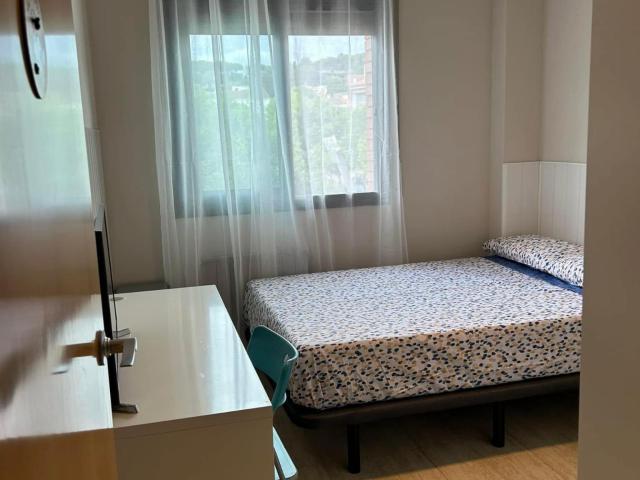 Room for students or teachers of the University of Medicine or the University of Granollers