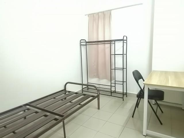 Room + FREE carpark near Bkt Puchong and Cyberjaya