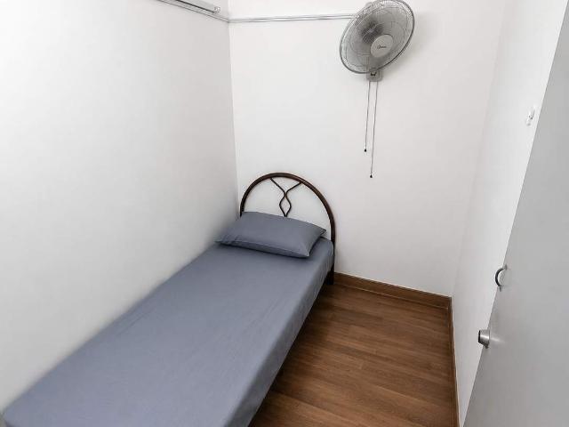 ️ Room Fro Rent At PJ22 Taman Paramount️Walking Distance To LRT Taman Paramount 1 Minutes onlyZero Deposit