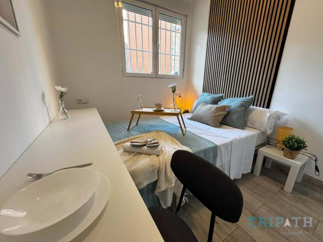Room in Avenida Cerro de los Ángeles, Madrid for 80 m² with 4 bedrooms