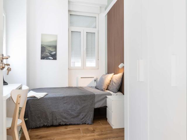 Room in Avenida de la Plaza de Toros, Madrid for 100 m² with 5 bedrooms