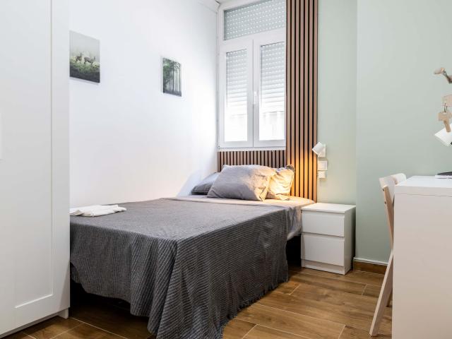 Room in Avenida de la Plaza de Toros, Madrid for 100 m² with 5 bedrooms