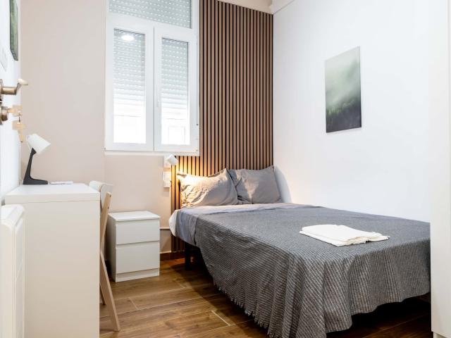 Room in Avenida de la Plaza de Toros, Madrid for 100 m² with 5 bedrooms