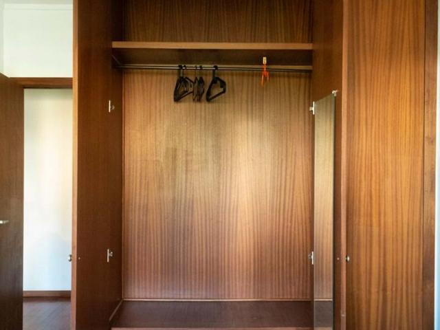 Room in a 5 bedroom apartment in Porto