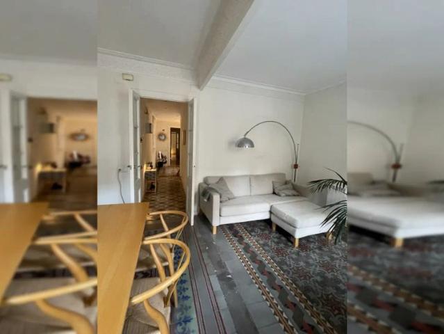 Room in a shared apartment for rent in Vila de Gràcia, only females