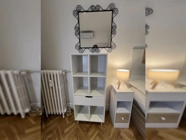 Room in a shared apartment for rent in Embajadores, perfect for females