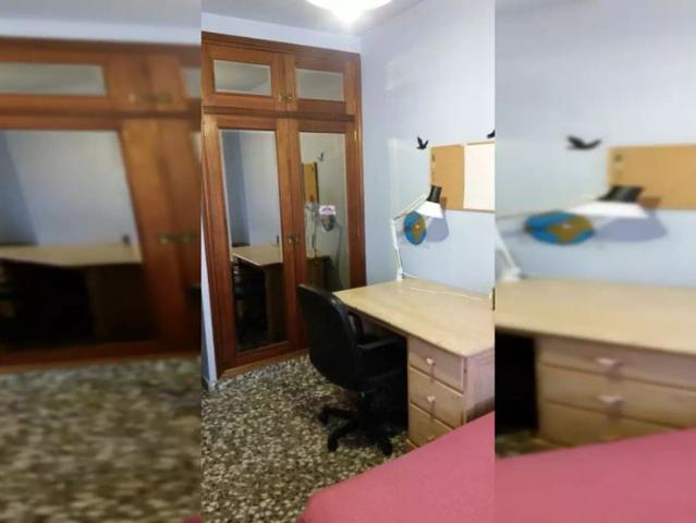 Room in a shared apartment for rent in Murcia, professionals only