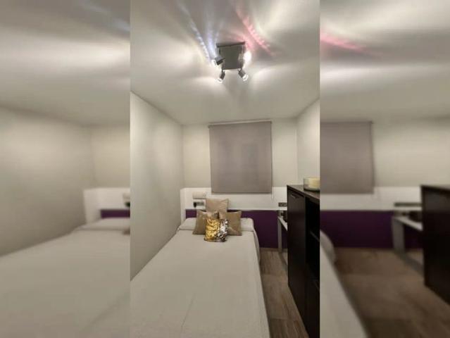 Room in a shared apartment for rent in Navas perfect for professionals or students