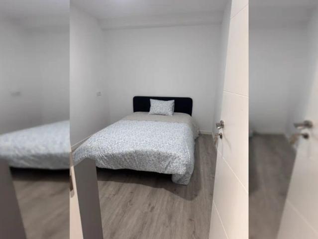 Room in a shared apartment for rent in Palomeras Sureste, onlyFemales