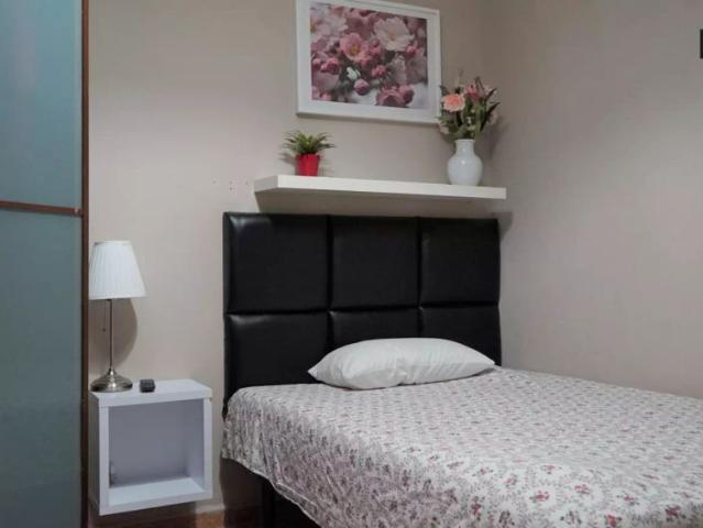 Room in a shared apartment for rent in Sant Martí de Provençals, perfect for professionals and students