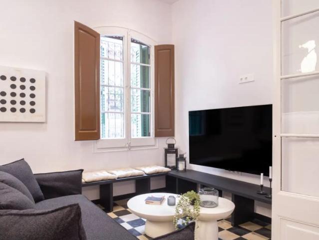 Room in a shared 15 bedroom apartment for rent in el Camp d'en Grassot i Gracia Nova, all bills included