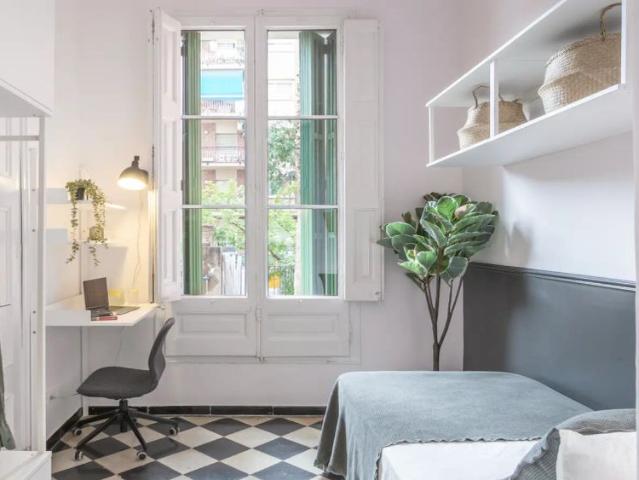 Room in a shared 15 bedroom apartment for rent in el Camp d'en Grassot i Gracia Nova, all bills included