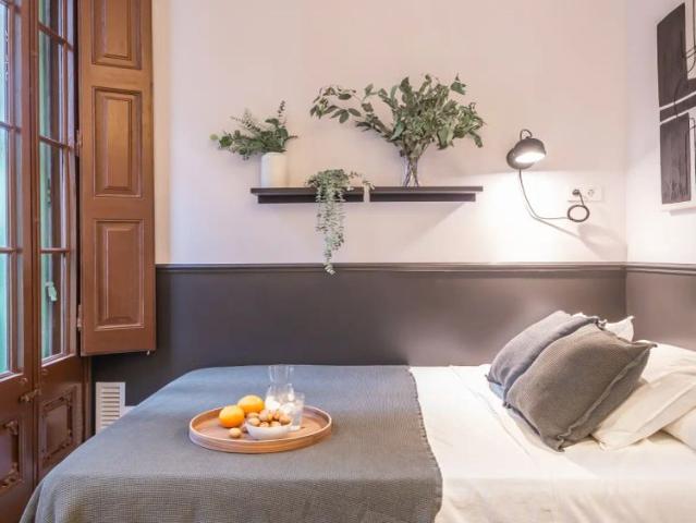 Room in a shared 15 bedroom apartment for rent in el Camp d'en Grassot i Gracia Nova, all bills included