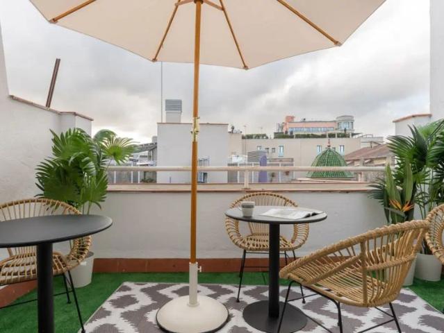 Room in a shared 15 bedroom apartment for rent in El Raval, Barcelona