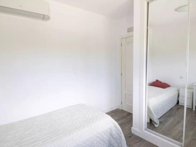 Room in a shared 15 bedroom apartment for rent in Pozuelo de Alarcón, bills included