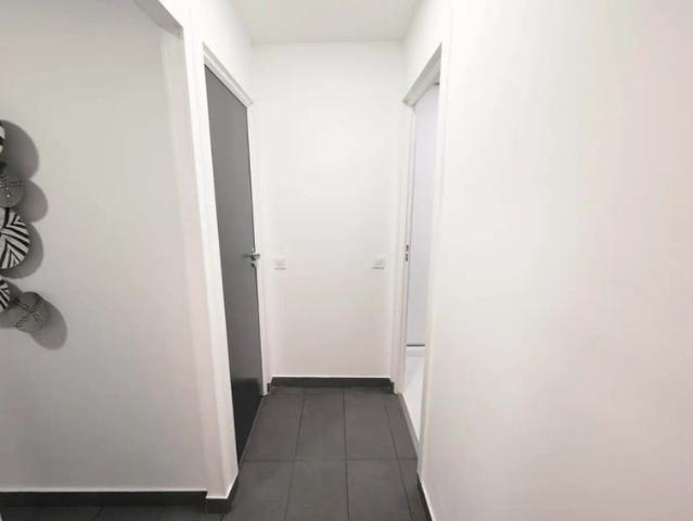 Room in a shared 16 bedroom apartment for rent in Puerta del Ángel