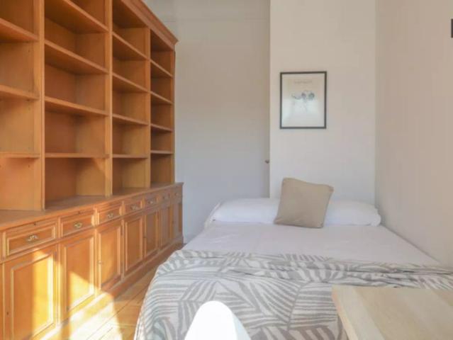 Room in a shared 18 bedroom apartment for rent in Argüelles, Madrid