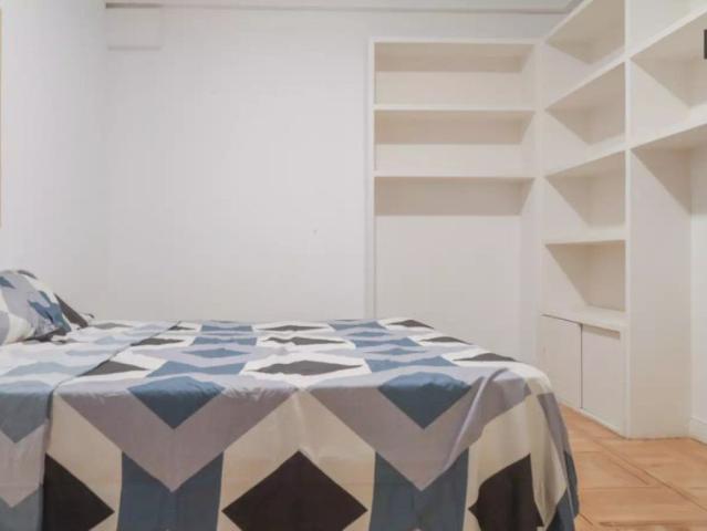 Room in a shared 18 bedroom apartment for rent in Argüelles, Madrid