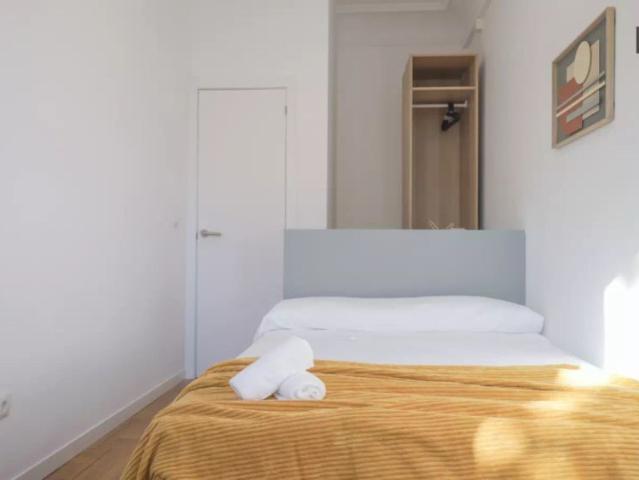 Room in a shared 18 bedroom apartment for rent in Argüelles, Madrid