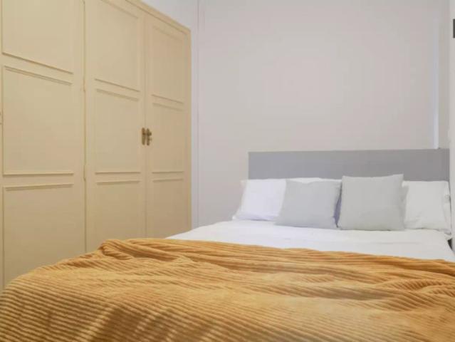 Room in a shared 18 bedroom apartment for rent in Argüelles, Madrid