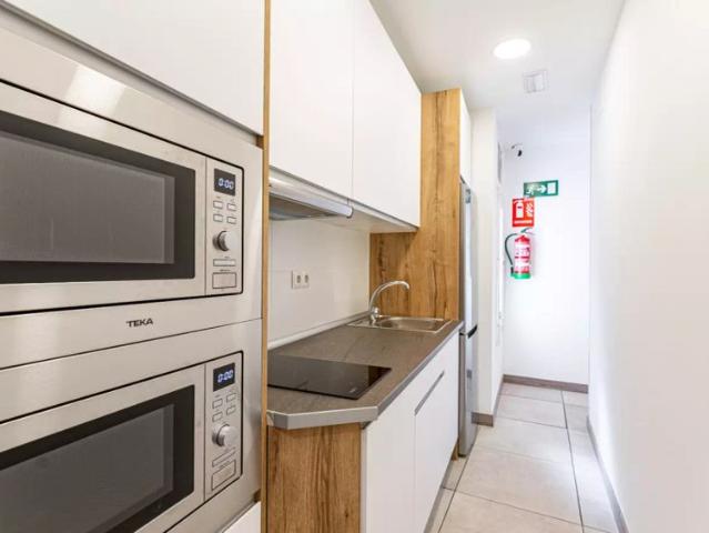 Room in a shared 18 bedroom apartment for rent in Sol, all bills included