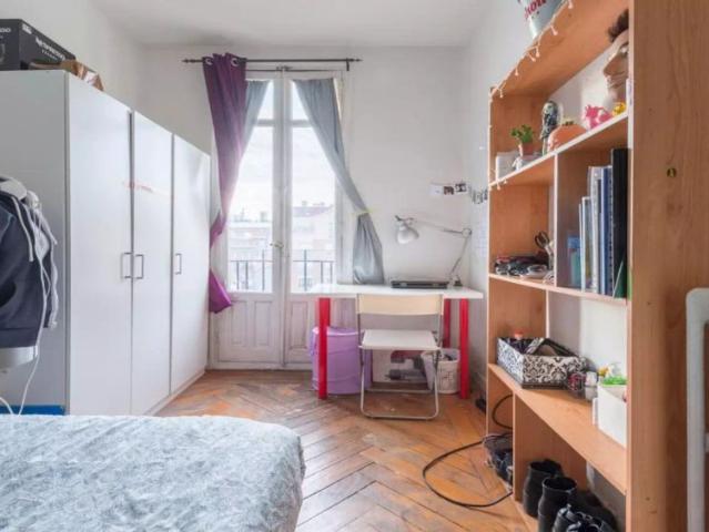 Room in a shared 10 bedroom apartment for rent in Arapiles