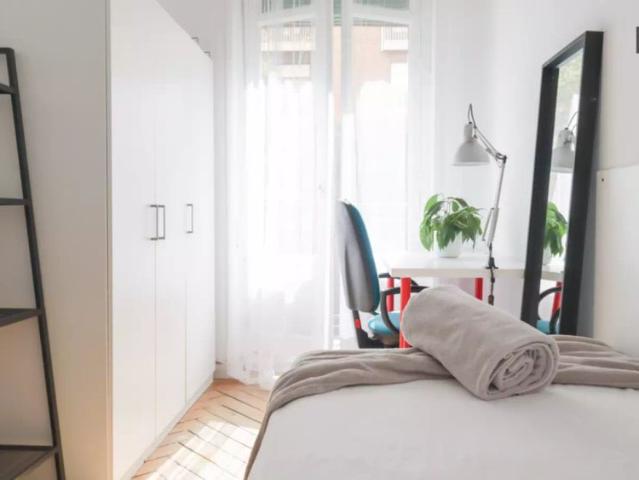 Room in a shared 10 bedroom apartment for rent in Arapiles