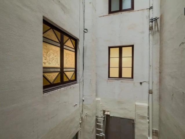Room in a shared 10 bedroom apartment for rent in la Dreta de l'Eixample, professionals only