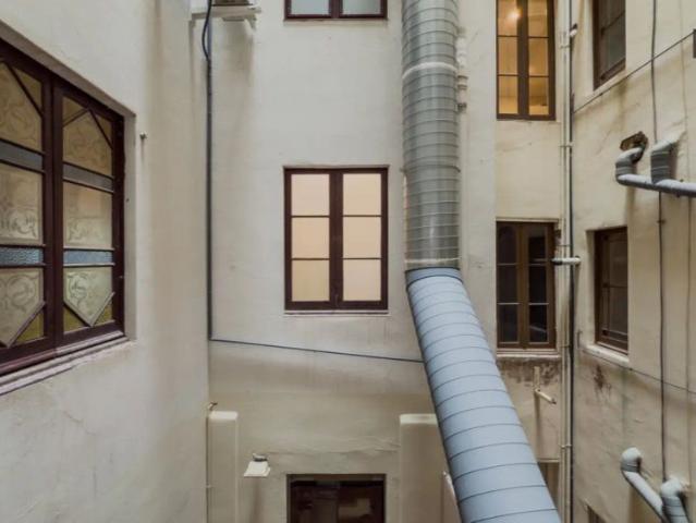 Room in a shared 10 bedroom apartment for rent in la Dreta de l'Eixample, professionals only