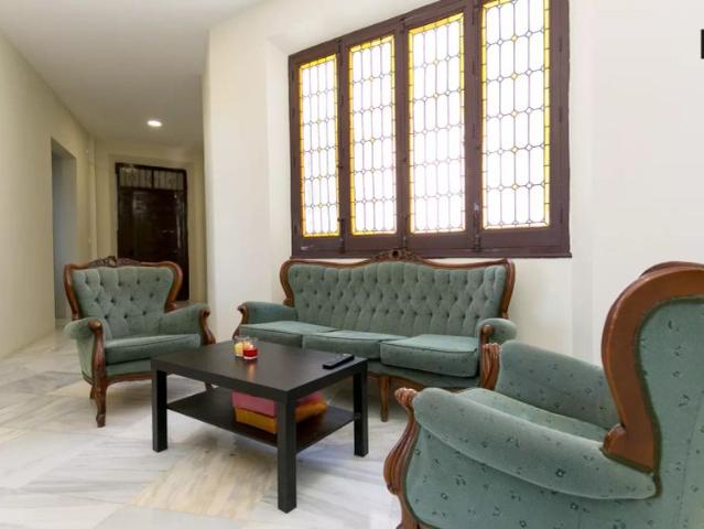 Room in a shared 10 bedroom apartment for rent in Pajaritos for professionals and students