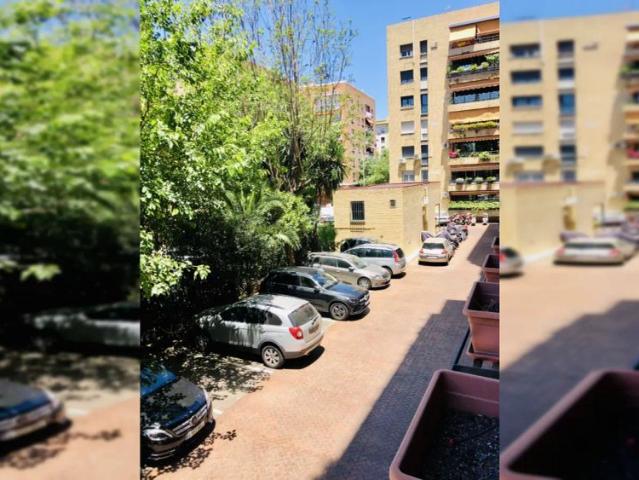 Room in a shared 10 bedroom apartment for rent in Prado Parque de Maria Luisa, students only
