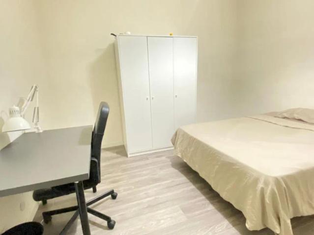 Room in a shared 10 bedroom apartment for rent in Sol