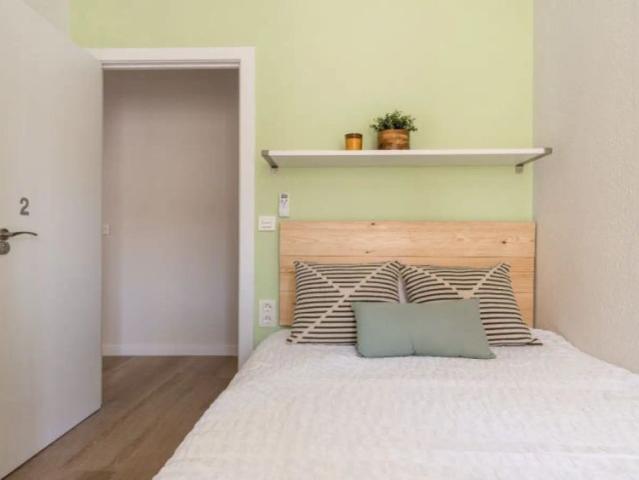 Room in a shared 11 bedroom apartment for rent in Arapiles