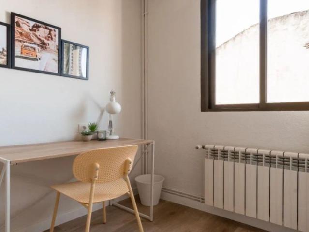 Room in a shared 11 bedroom apartment for rent in Arapiles