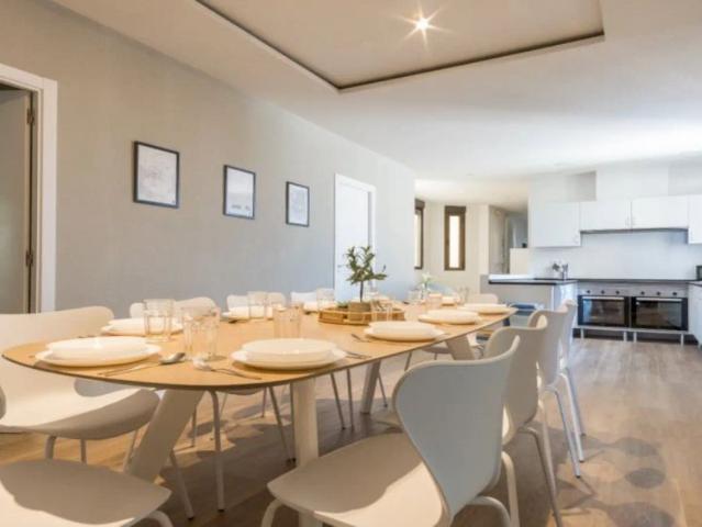 Room in a shared 11 bedroom apartment for rent in Arapiles