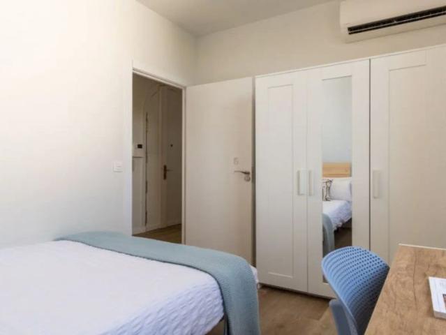 Room in a shared 11 bedroom apartment for rent in Arapiles