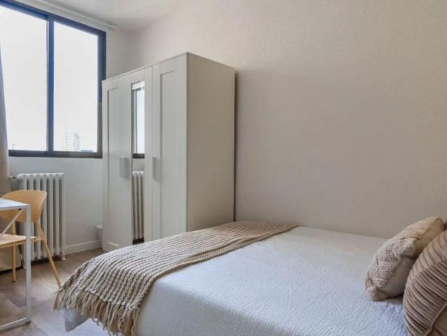 Room in a shared 11 bedroom apartment for rent in Arapiles
