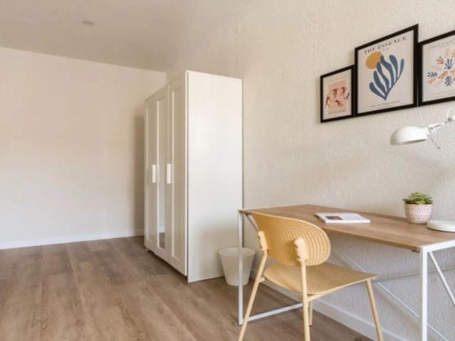 Room in a shared 11 bedroom apartment for rent in Arapiles