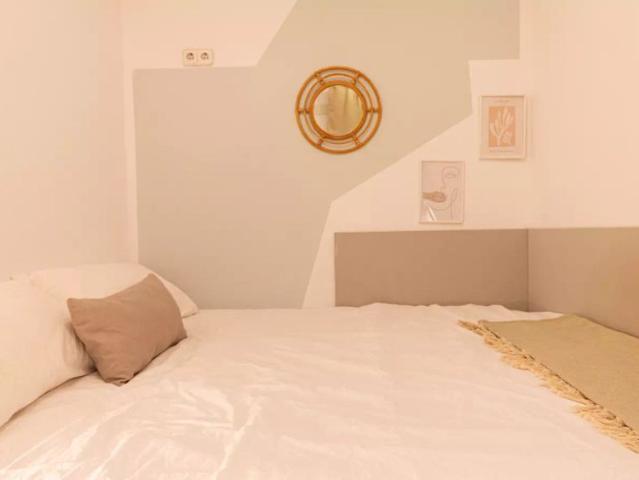 Room in a shared 11 bedroom apartment for rent in El Raval