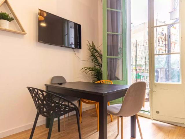 Room in a shared 11 bedroom apartment for rent in El Raval